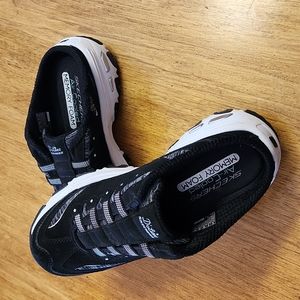 SKECHERS SLIP ONS
